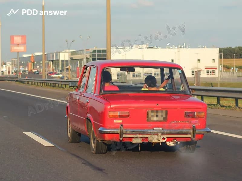 Разрешается ли участие в дорожном движении легкового автомобиля с бензиновым двигателем, если содержание вредных веществ в отработавших газах превышает установленную величину?