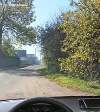 Разрешён ли разворот на дороге, обозначенной показанным дорожным знаком?