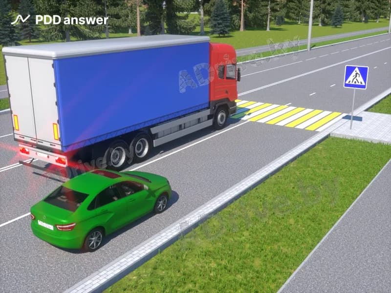 Как должен поступить водитель легкового автомобиля, если грузовой автомобиль замедлил движение?