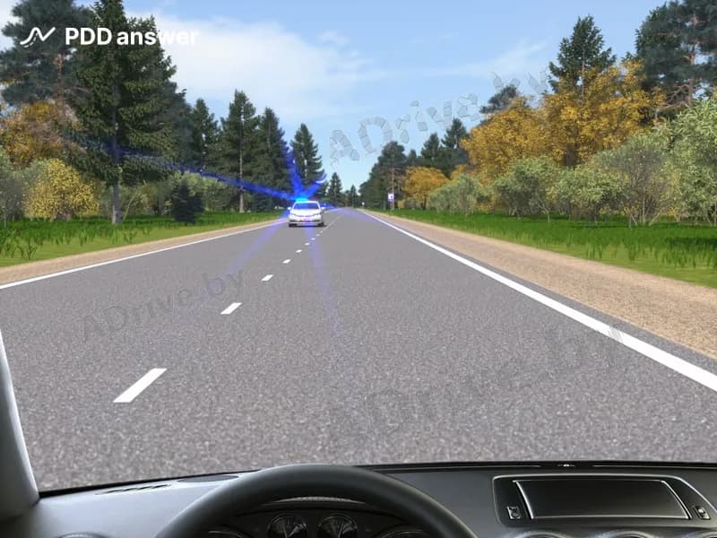 Что Вам необходимо предпринять, если по дороге навстречу приближается транспортное средство оперативного назначения с включённым маячком синего цвета и специальным звуковым сигналом?