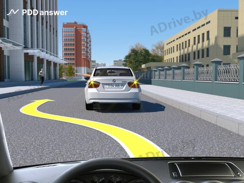 Разрешено ли Вам, управляя легковым автомобилем, выполнить обгон в показанной ситуации?
