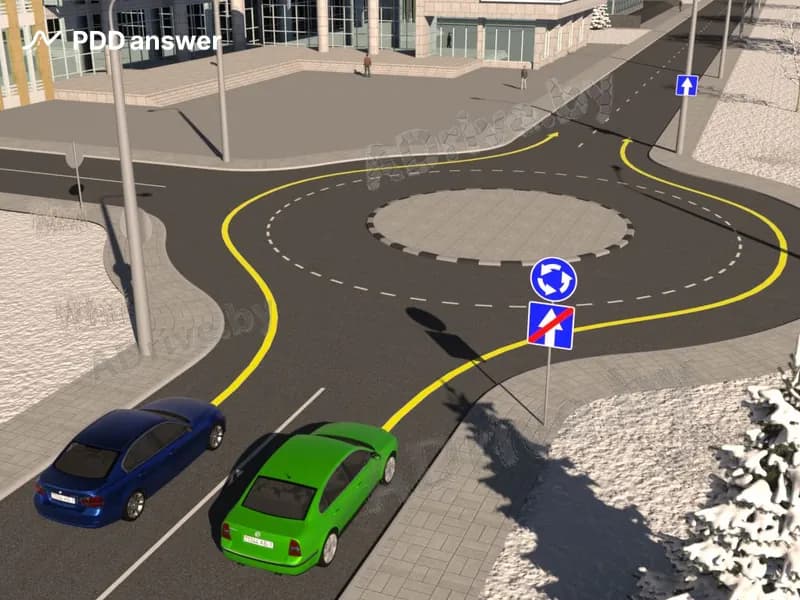 Кто из водителей выбрал правильную траекторию для движения через показанный на рисунке перекрёсток?