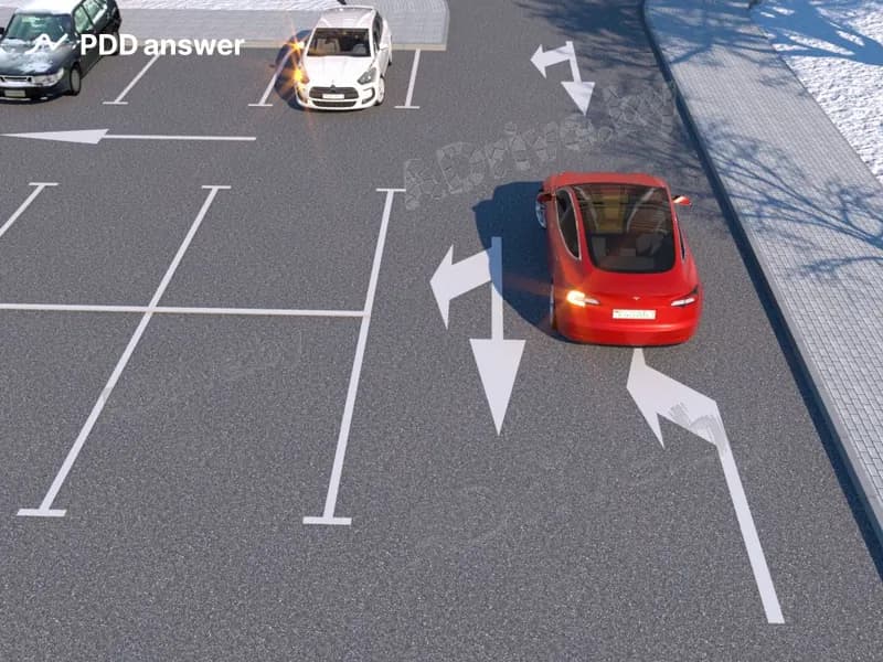 Водитель красного автомобиля поворачивает налево, двигаясь по прилегающей территории. Обязан ли он уступить дорогу водителю белого автомобиля, начинающему движение после стоянки?