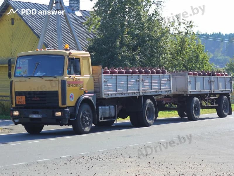 Для чего служит маячок оранжевого цвета, установленный на автомобиле, перевозящем опасные грузы?