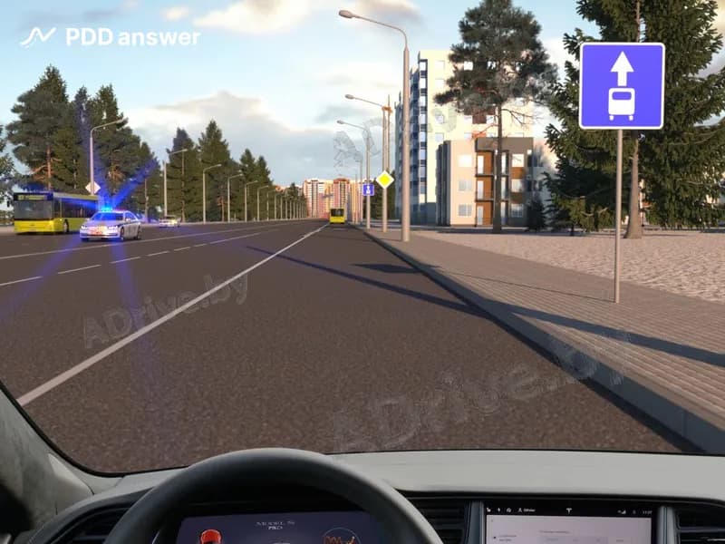 После проезда замыкающего движение организованной транспортной колонны транспортного средства оперативного назначения Вы намереваетесь возобновить движение. Как следует Вам поступить, если Вы управляете электромобилем?