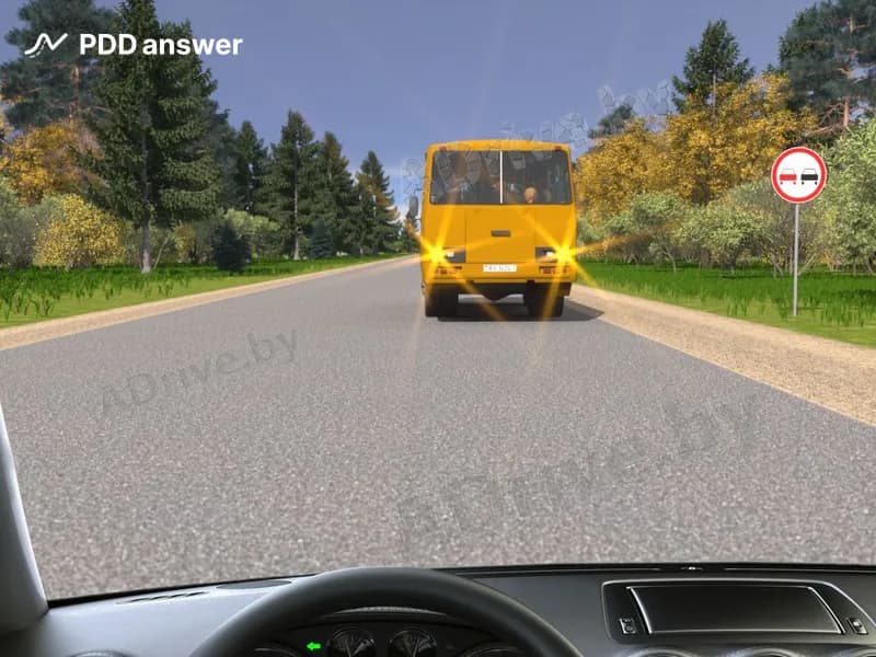 Разрешено ли Вам, управляя легковым автомобилем, совершить обгон автобуса, движущегося с включённой аварийной световой сигнализацией, в показанной ситуации?
