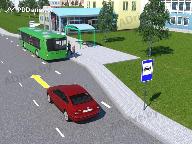 Совершает ли водитель легкового автомобиля опережение в показанной ситуации?