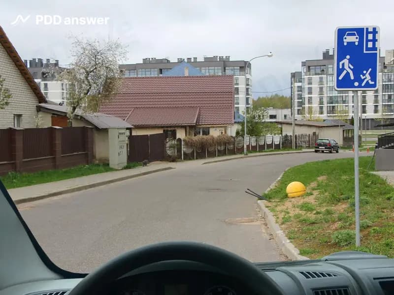 Разрешено ли Вам при управлении грузовым автомобилем с технически допустимой общей массой не более 3,5 тонны поставить автомобиль на стоянку за показанным дорожным знаком вне специально отведённых мест, обозначенных дорожным знаком «Место стоянки», если это не связано с выполнением работ?