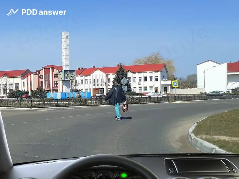 Как Вам следует поступить при повороте направо, если пешеход переходит проезжую часть в неустановленном месте?