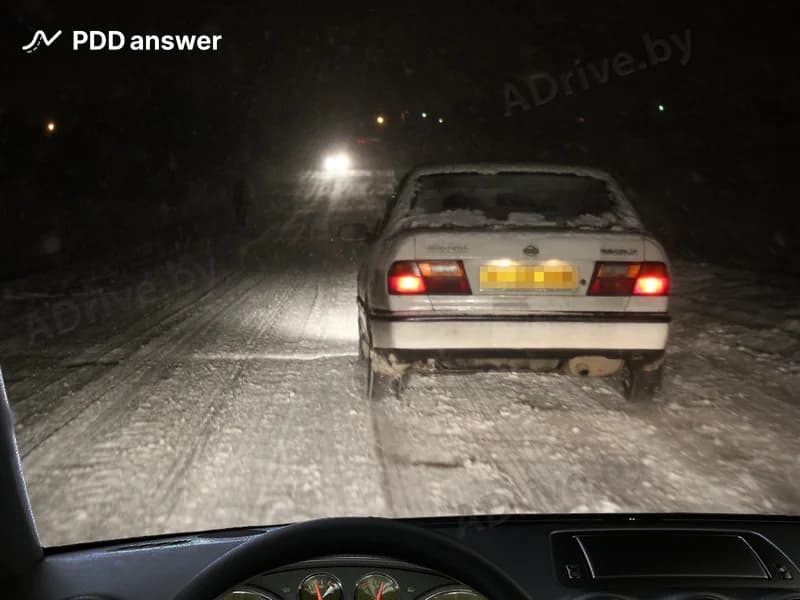 Разрешено ли Вам, управляя легковым автомобилем, в показанной ситуации приступить к выполнению обгона?