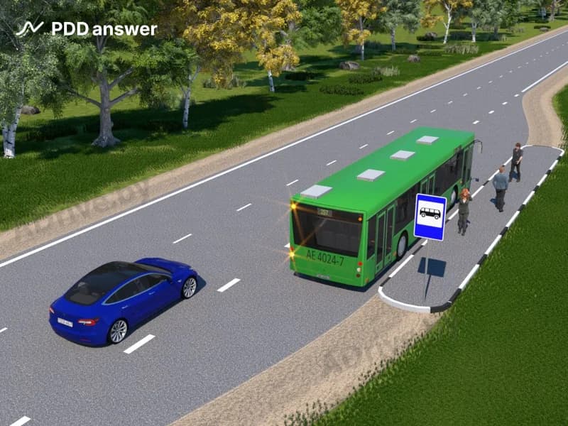 Должен ли водитель синего легкового автомобиля уступить дорогу автобусу, начинающему движение вне населённого пункта?