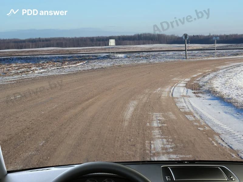 Какие действия не рекомендуется выполнять при движении на повороте дороги малого радиуса закругления?