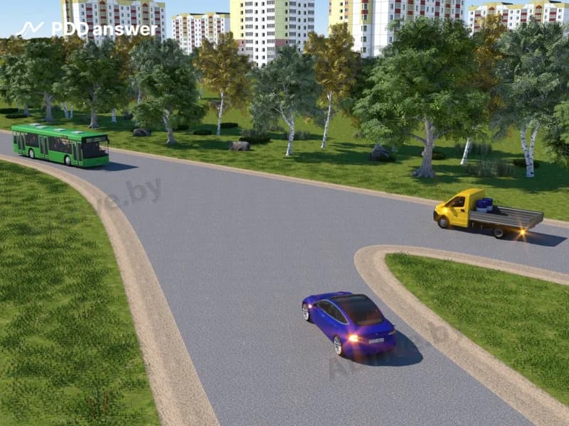 При повороте налево в показанной ситуации водитель легкового автомобиля: