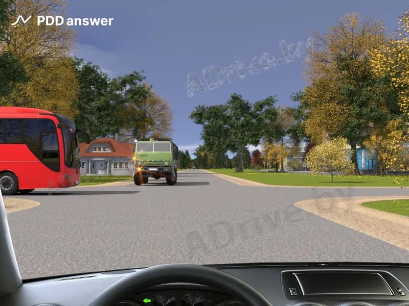 При повороте налево Вы в показанной ситуации: