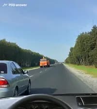 Вас обгоняет автомобиль. Несмотря на то, что встречный грузовой автомобиль приблизился на опасно близкое расстояние, водитель не прекращает обгон. Как Вам следует поступить в такой ситуации?