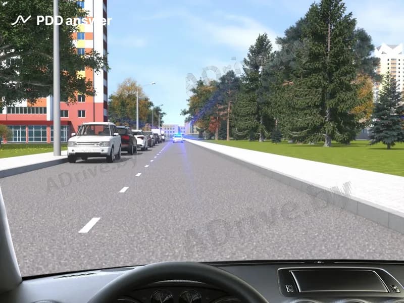 Как Вам следует поступить в показанной ситуации, если навстречу приближается транспортное средство оперативного назначения?