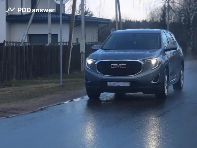 Как следует поступить водителю, если во время небольшого дождя он обнаружит, что не работают стеклоомыватели ветрового стекла, а устранить неисправность нет возможности?