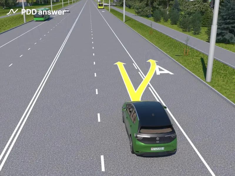 Как в показанной ситуации водителю электромобиля целесообразнее поступить, если он намерен продолжать движение прямо?