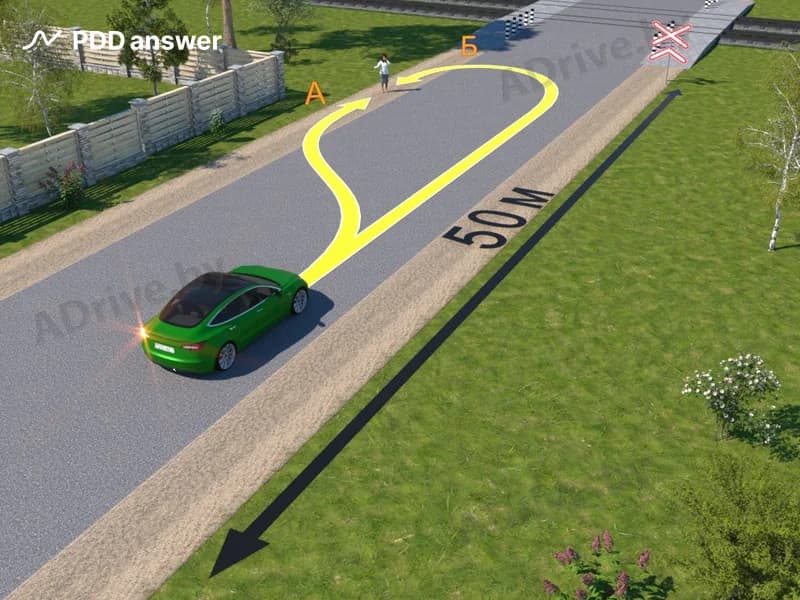 Разрешено ли водителю зелёного автомобиля осуществить посадку пассажира в показанной ситуации?