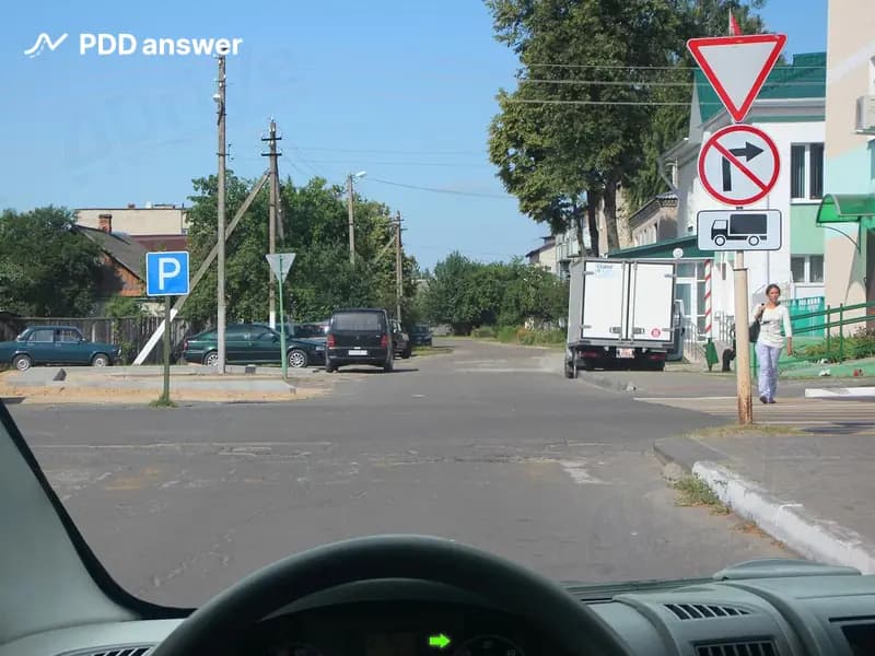 Разрешено ли Вам, управляя грузовым автомобилем с технически допустимой общей массой не более 3,5 тонны, повернуть направо на показанном перекрёстке?