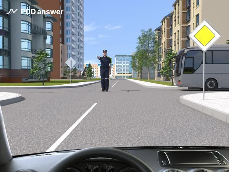 В каких направлениях Вам разрешено продолжить движение в показанной ситуации?