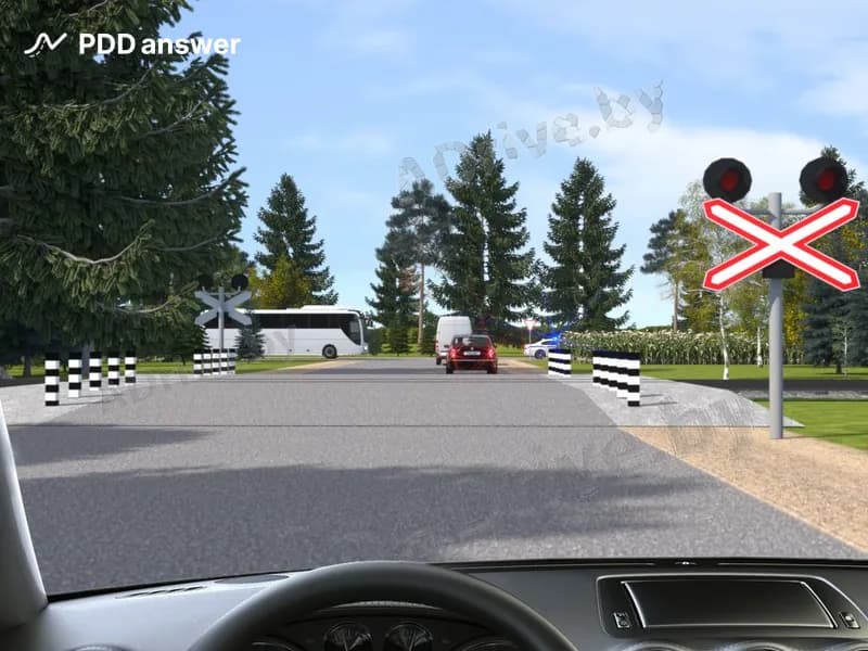 Разрешено ли Вам в сложившейся ситуации въехать на железнодорожный переезд, если это вынудит Вас остановиться в пределах его границ?