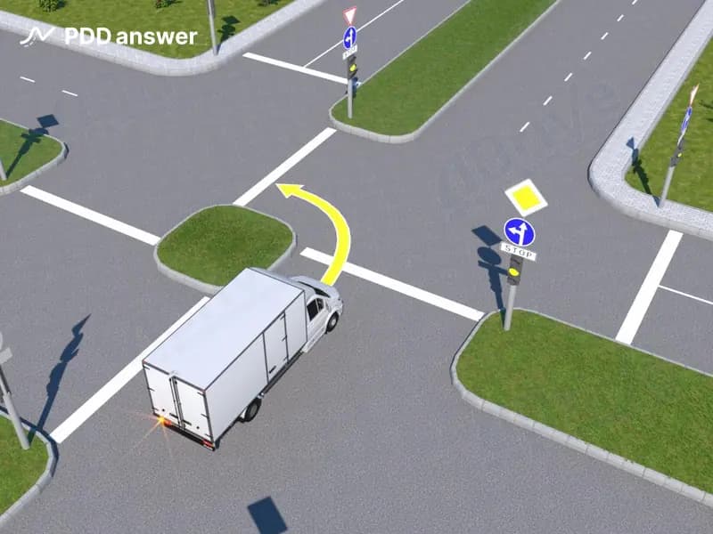 Должен ли водитель грузового автомобиля с технически допустимой общей массой не более 3.5 тонны остановиться перед жёлтым мигающим сигналом светофора в показанной ситуации?