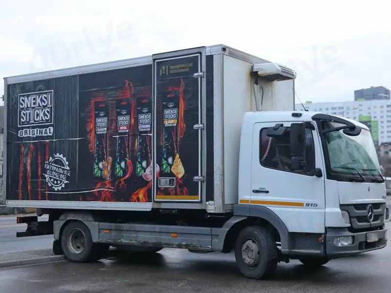 Участие в дорожном движении грузового автомобиля с технически допустимой общей массой более 3,5 тонны допускается при обязательном наличии: