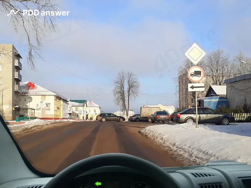 Разрешено ли Вам, управляя грузовым автомобилем с технически допустимой общей массой не более 3,5 тонны, на показанном перекрёстке повернуть налево?