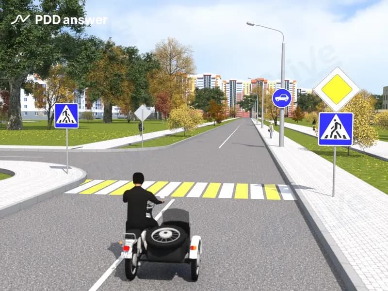 В каких направлениях из перечисленных разрешено продолжить движение мотоциклисту в показанной ситуации?