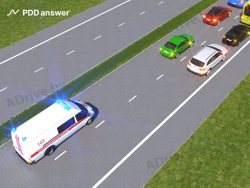 Как должны поступить водители транспортных средств, находящихся в заторе в крайней левой полосе движения?