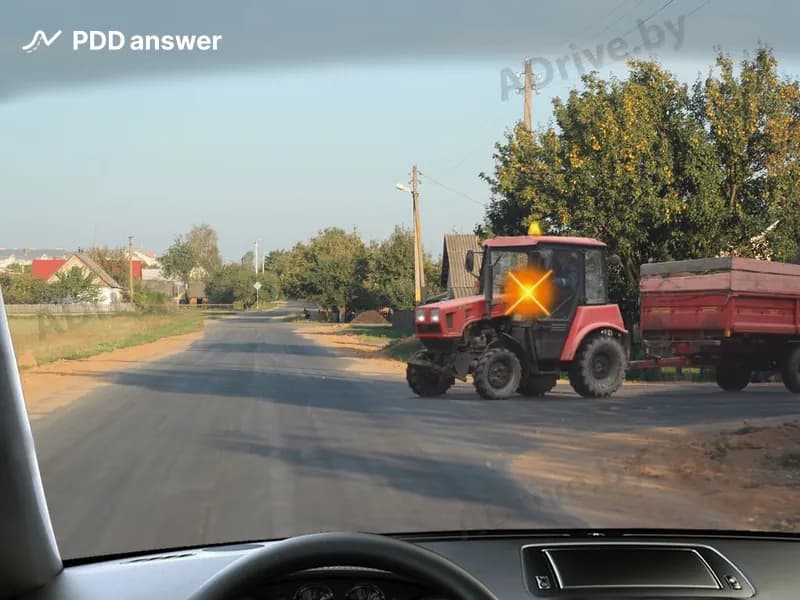 Двигаясь прямо на перекрёстке, Вы: