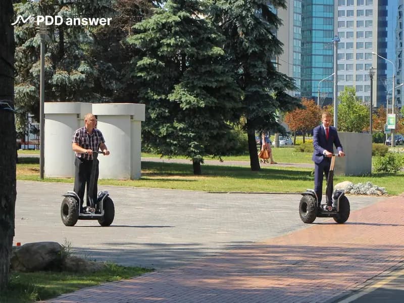 Кем, согласно Правилам дорожного движения, являются лица, передвигающиеся на средствах персональной мобильности?