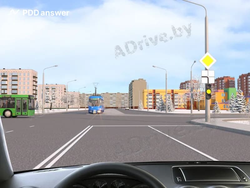 Намереваясь продолжать движение прямо, Вы в показанной ситуации (на светофоре включён жёлтый мигающий сигнал):