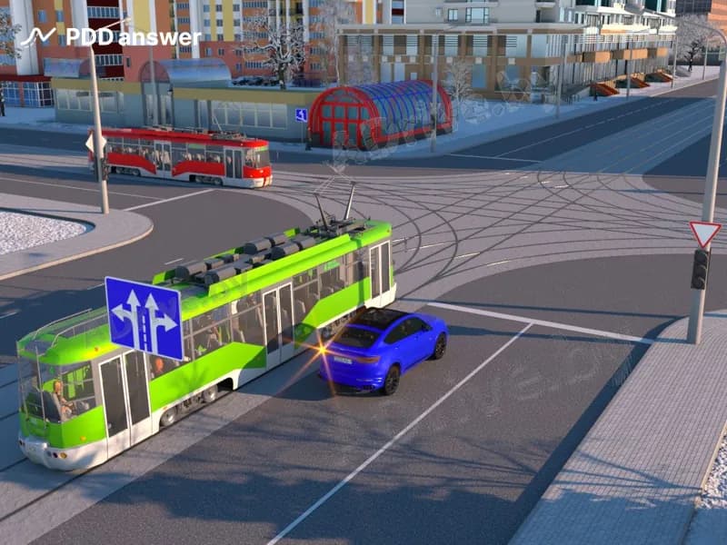 При повороте налево в показанной ситуации водитель легкового автомобиля: