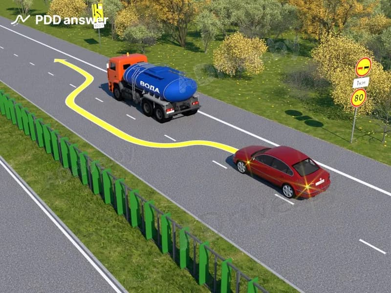 Разрешено ли водителю на показанном участке дороги произвести опережение?
