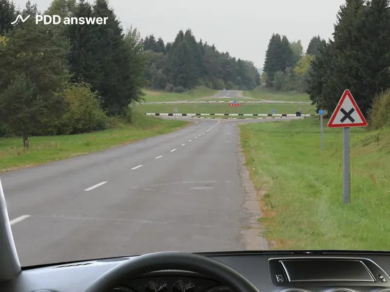 В показанной ситуации Вы, управляя автомобилем: