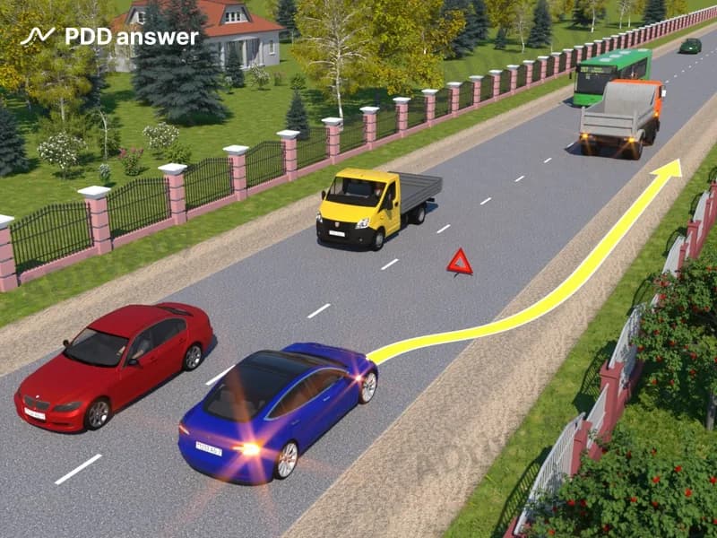 Разрешается ли в показанной ситуации водителю синего легкового автомобиля осуществить объезд препятствия по обочине?