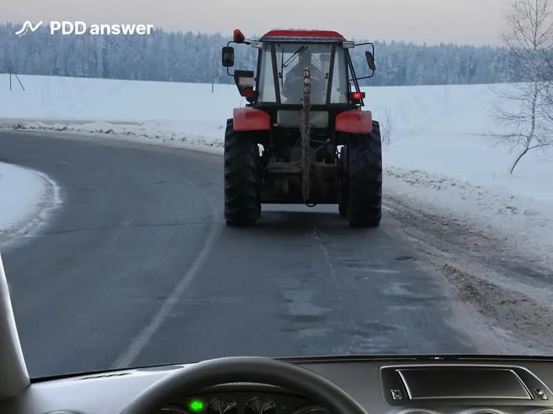 Разрешено ли Вам выполнить обгон трактора в показанной ситуации на повороте дороги, обозначенном дорожным знаком «Опасный поворот»?