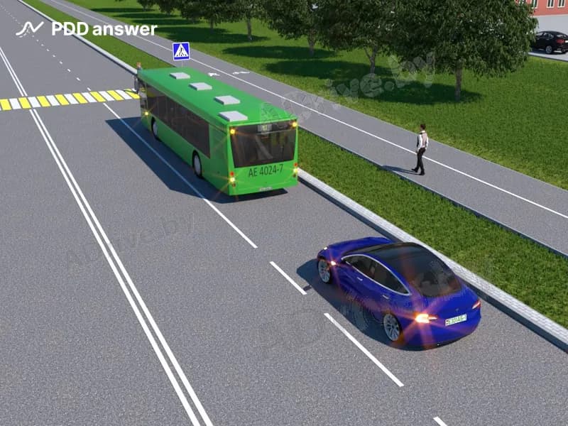 Объехав остановившийся перед пешеходным переходом автобус с включённой аварийной световой сигнализацией, водитель легкового автомобиля должен: