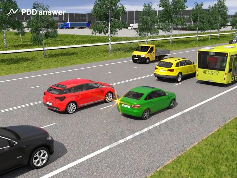 В каком случае водителю зелёного автомобиля разрешается перестроиться на левую полосу движения, если полосы движения равномерно заняты движущимися транспортными средствами?