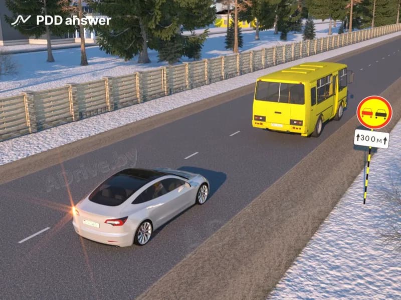 Нарушит ли Правила дорожного движения водитель легкового автомобиля, начав обгон автобуса, движущегося со скоростью 50 км/ч, в показанном месте?