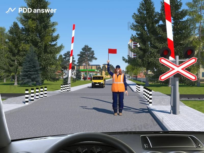 Как должен поступить водитель в показанной ситуации?