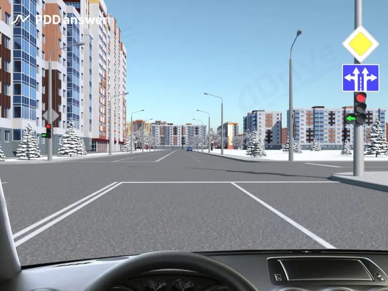 В каких направлениях Вам разрешено продолжить движение в показанной ситуации?