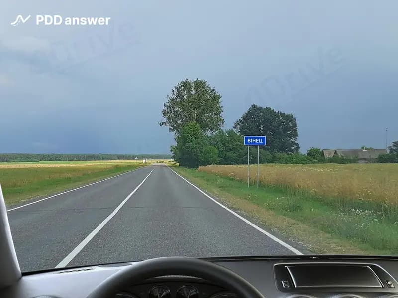 С какой максимальной скоростью Вам разрешено продолжить движение, управляя легковым автомобилем, после проезда показанного дорожного знака?