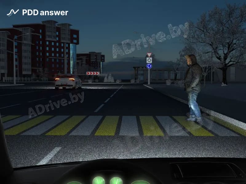 Вы осуществляете движение по дороге, на которой внезапно отключилось искусственное освещение. Как можно предупредить водителей, осуществляющих движение позади в попутном направлении, о появлении пешехода на пешеходном переходе?