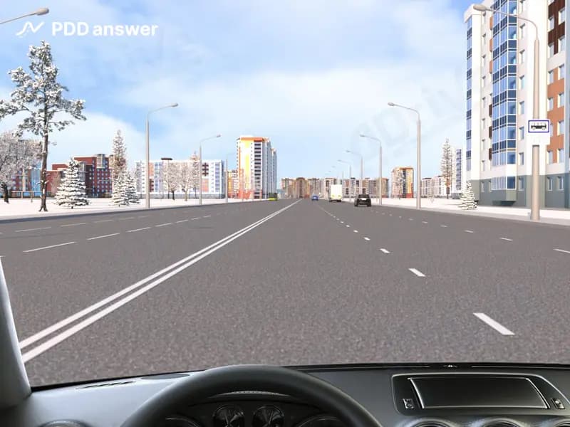 После выполнения поворота налево на перекрёстке, лицо, принимающее экзамен, подало команду: «Остановитесь в ближайшем разрешённом месте». Как следует перестроиться для остановки у правого края проезжей части дороги?