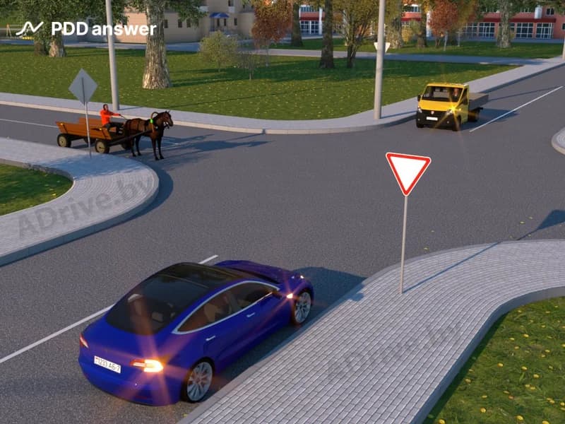 При повороте направо в показанной ситуации водитель легкового автомобиля: