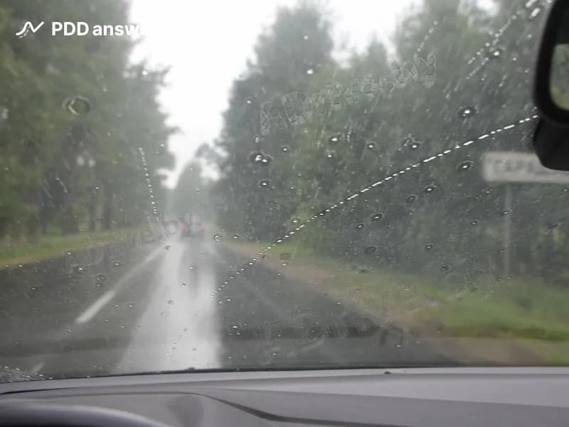 Разрешается ли участие в дорожном движении легкового автомобиля, щётки стеклоочистителей ветрового стекла которого по мокрому стеклу в режиме максимальной скорости совершают 32 двойных хода в минуту?