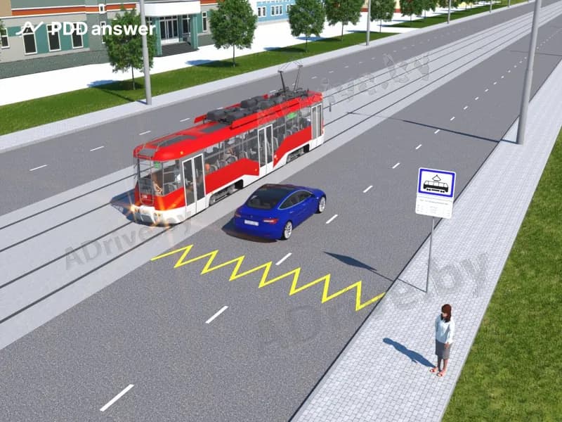 Разрешено ли водителю синего автомобиля опередить трамвай сразу после проезда зоны остановочного пункта трамвая?